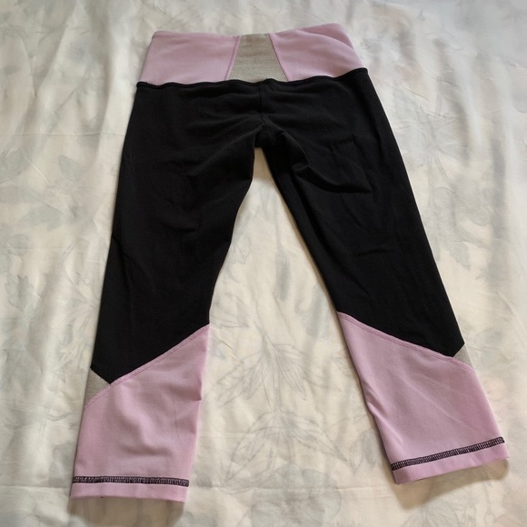 Lululemon Wunder Under Crop Size 4 - Picture 5 of 8
